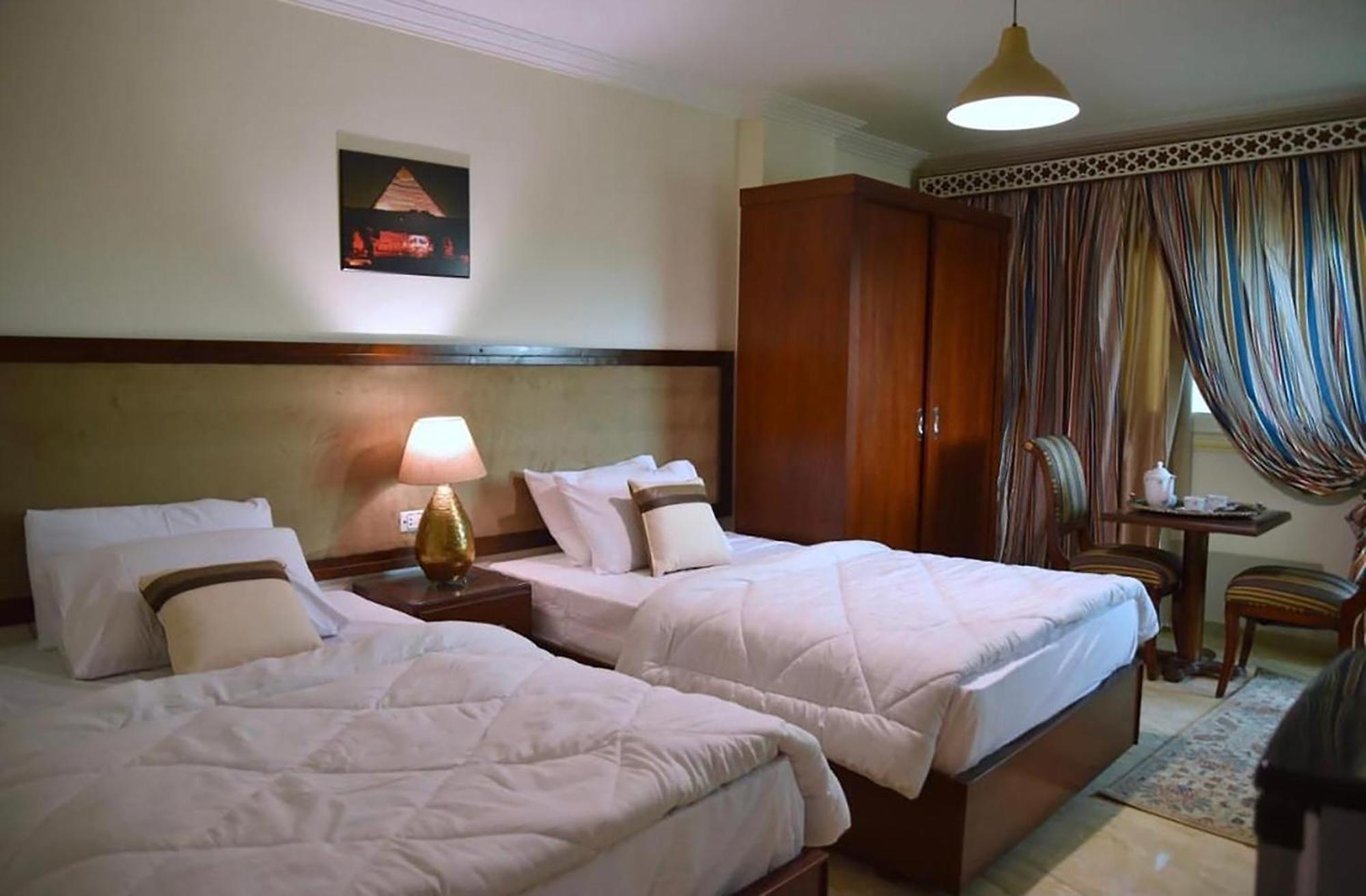 Flower Pyramids Inn Kafrat al Jabal Екстер'єр фото