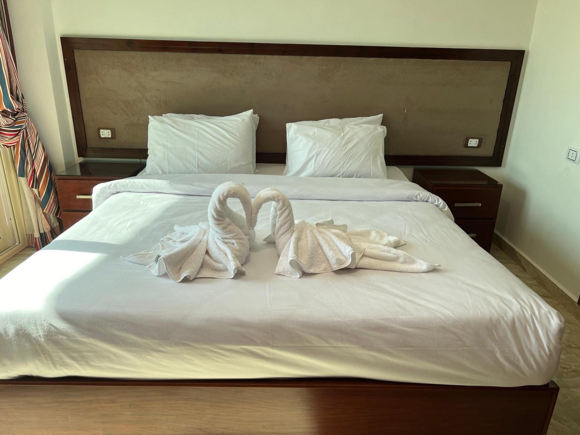 Flower Pyramids Inn Kafrat al Jabal Екстер'єр фото