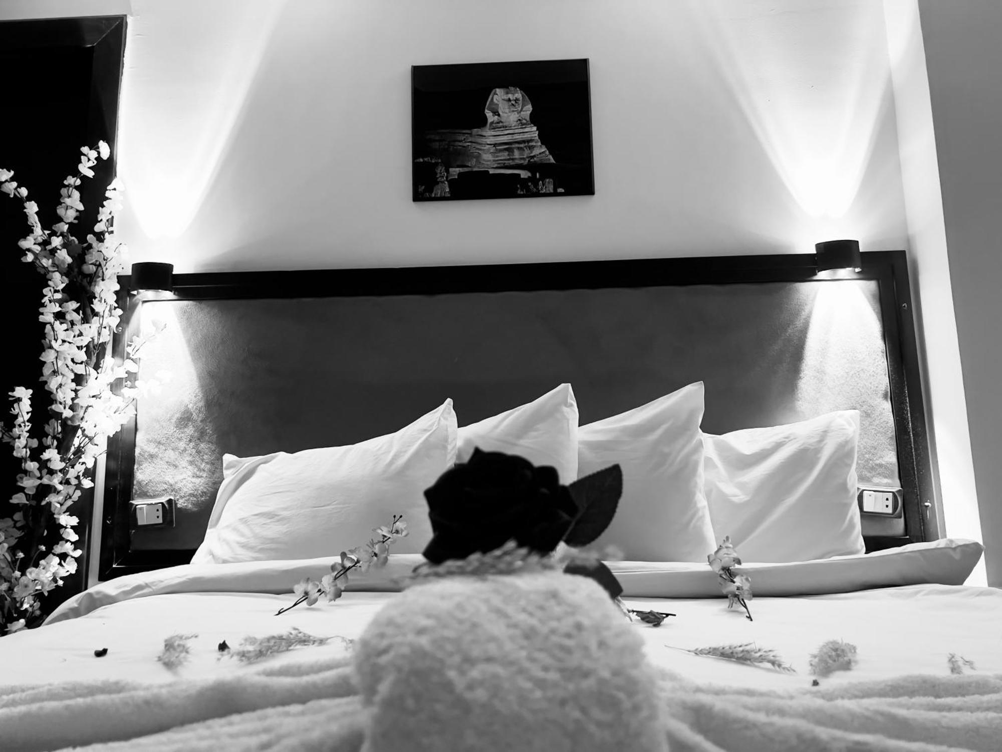 Flower Pyramids Inn Kafrat al Jabal Екстер'єр фото