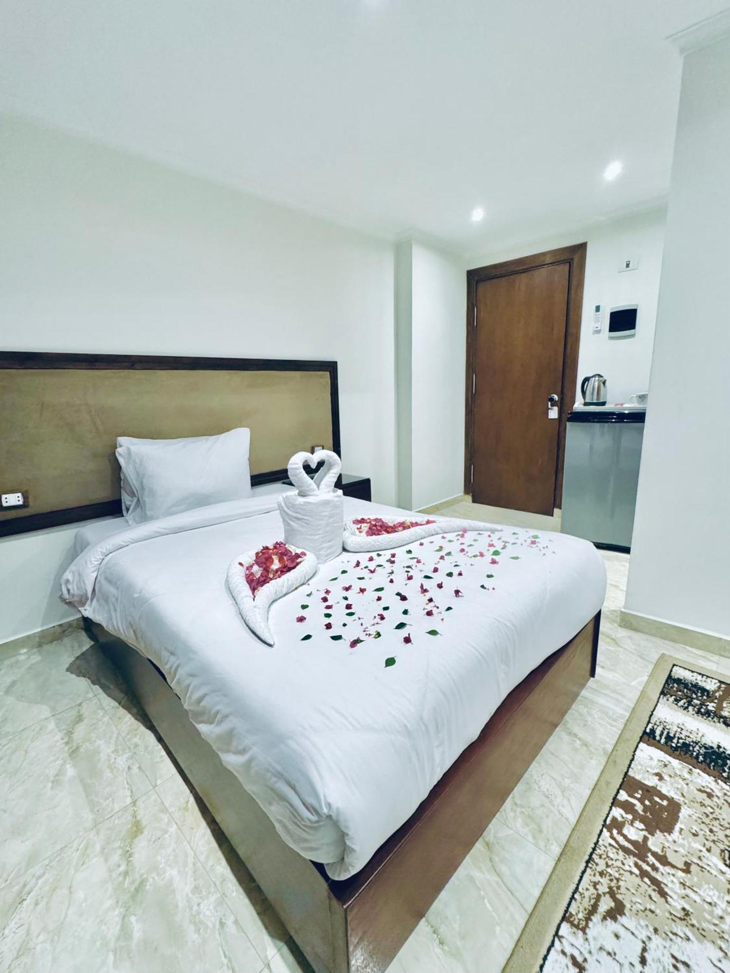 Flower Pyramids Inn Kafrat al Jabal Екстер'єр фото