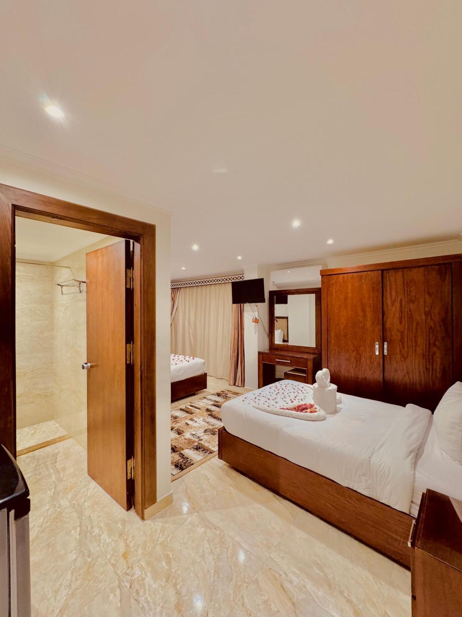Flower Pyramids Inn Kafrat al Jabal Екстер'єр фото