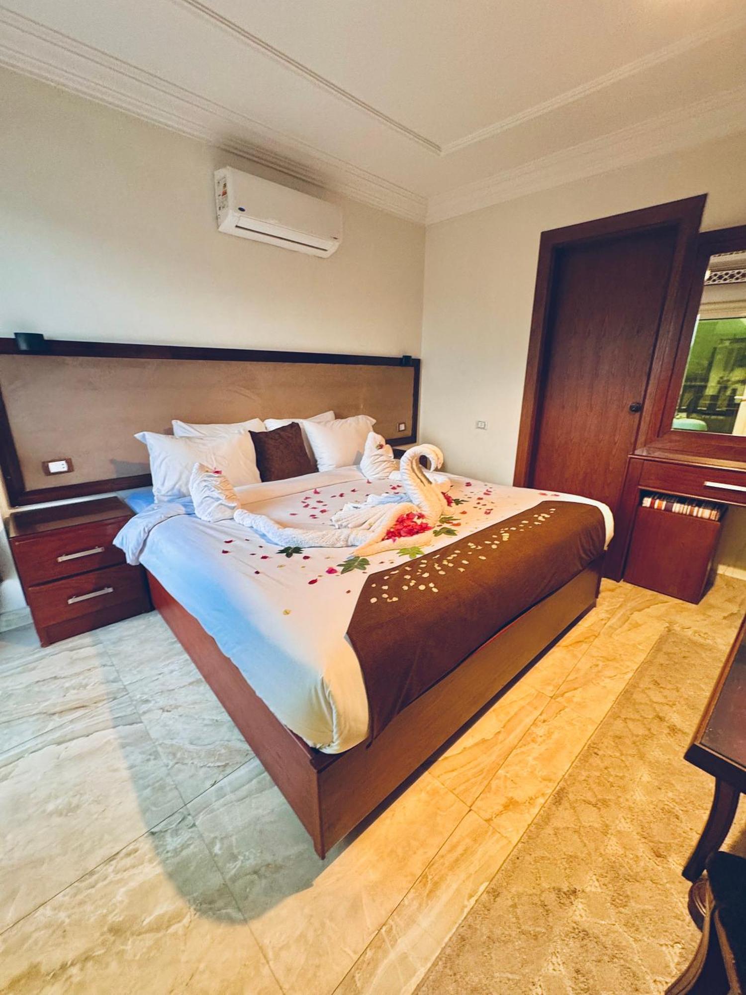 Flower Pyramids Inn Kafrat al Jabal Екстер'єр фото